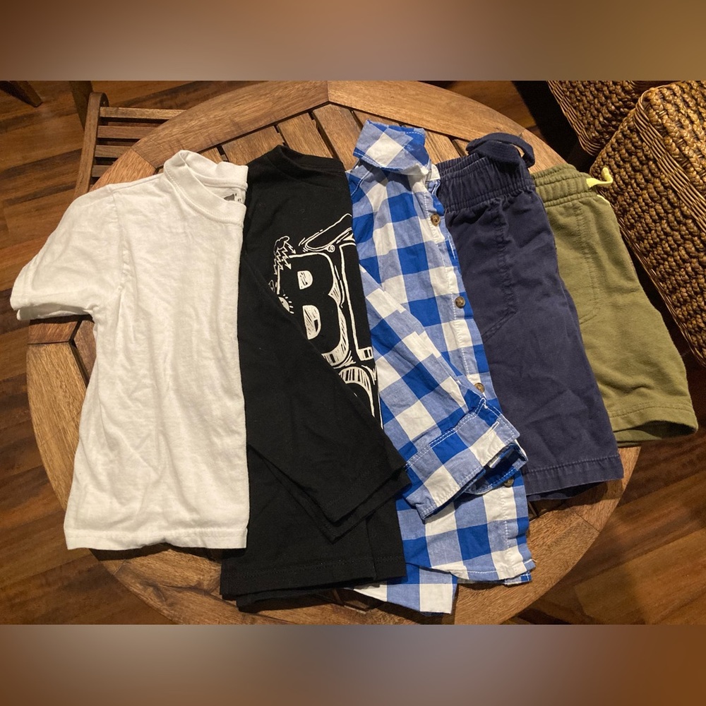 🏈⚽️ Boys clothes Size 4T. Long and short sleeve and shorts! ⚽️ 🏈